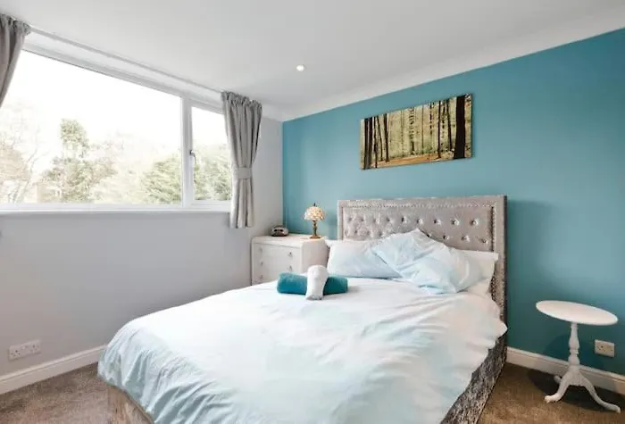 Stayinwoking At 30 Woodlands