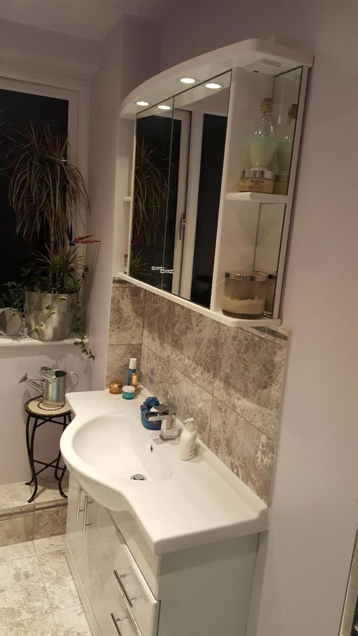 Homestay Stayinwoking At 30 Woodlands Horsell